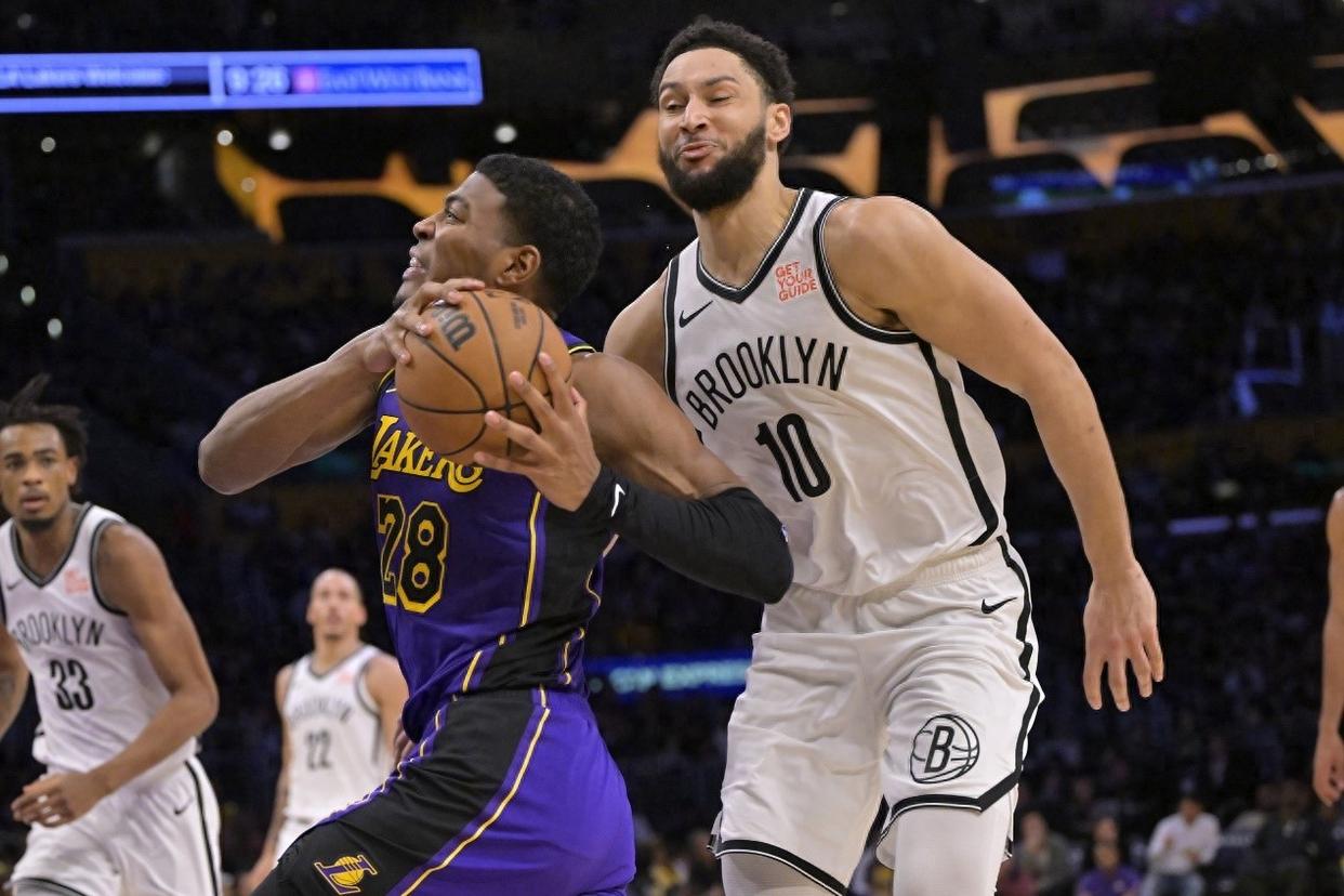 包含波兰男篮险胜黄蜂，西蒙斯爆发神勇的词条