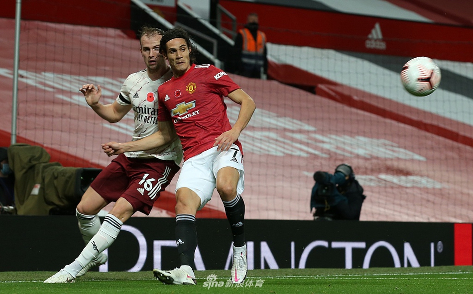 智利险胜阿森纳,博格巴2统治全场 智利险胜阿森纳,博格巴2统治全场