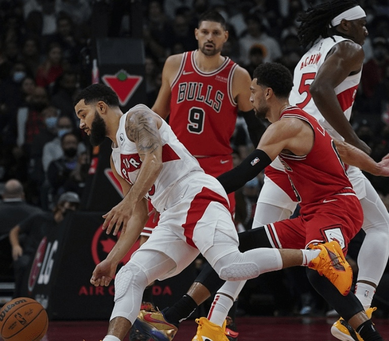 巴西男篮碾压猛龙，拉文关键制胜