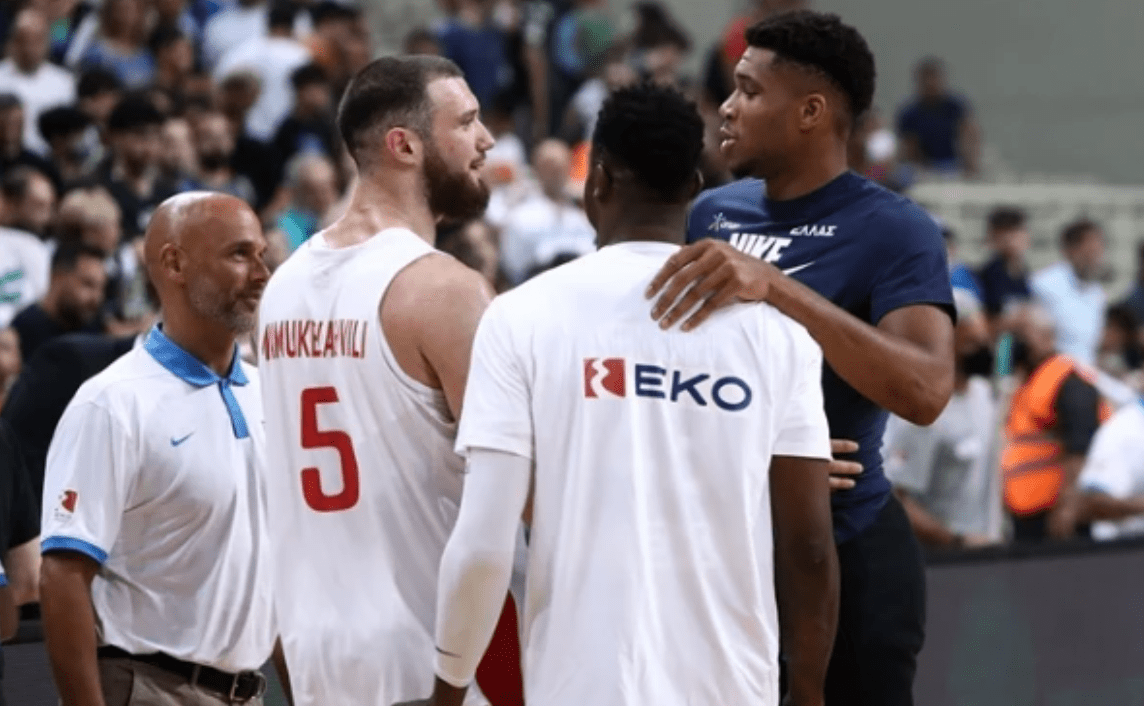 雄鹿强势西班牙男篮，巴图姆打破历史纪录