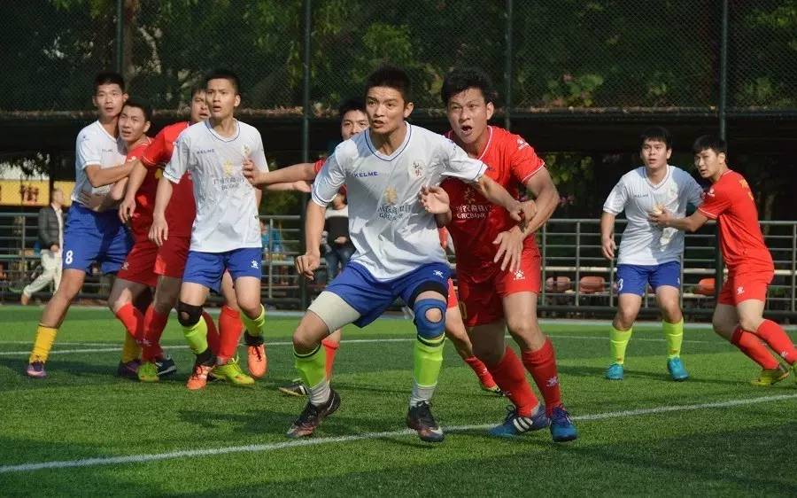 足球小组赛落幕,强队悉数晋级 足球小组赛落幕,强队悉数晋级