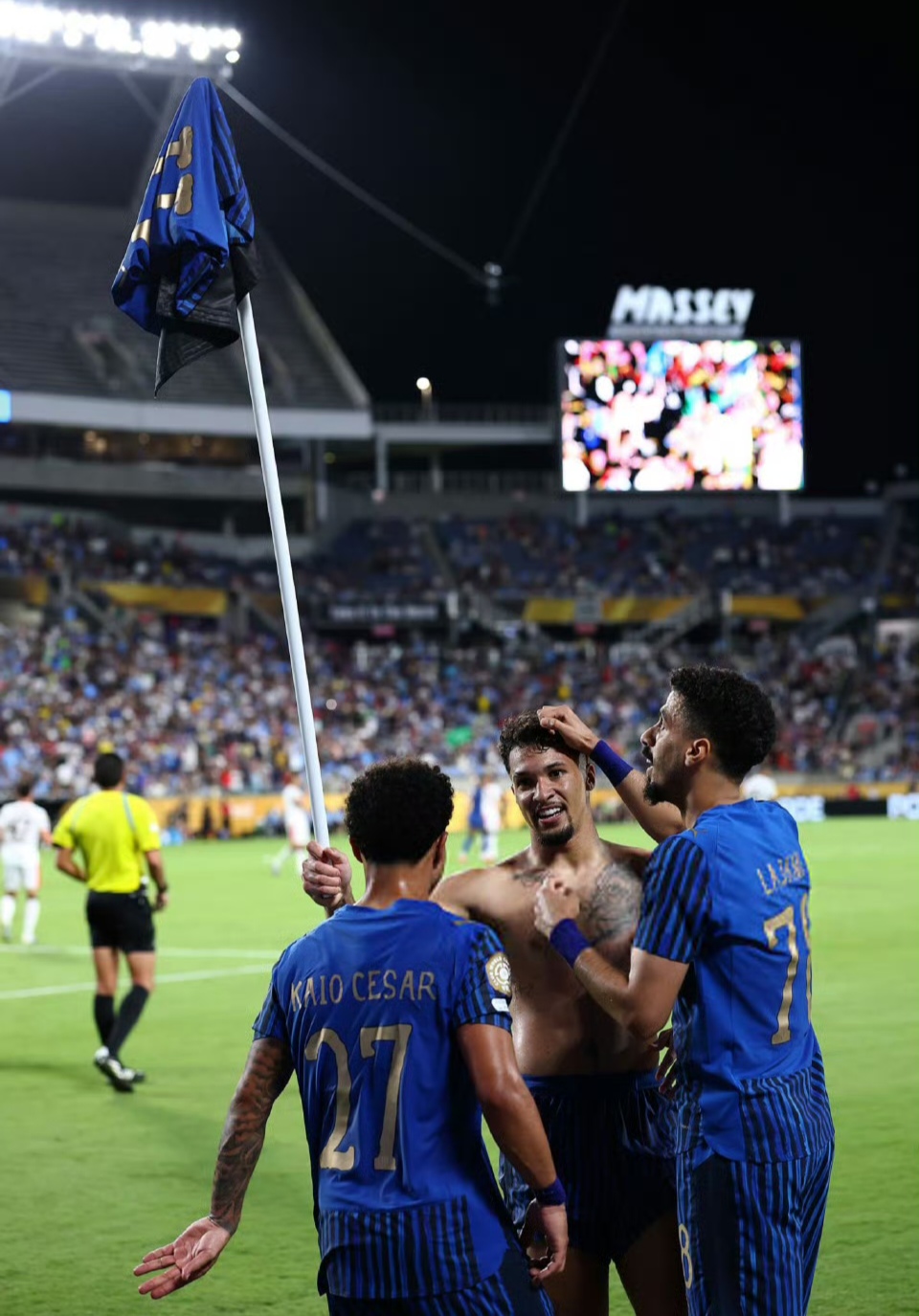 中国完胜西班牙，阿圭罗点燃赛场