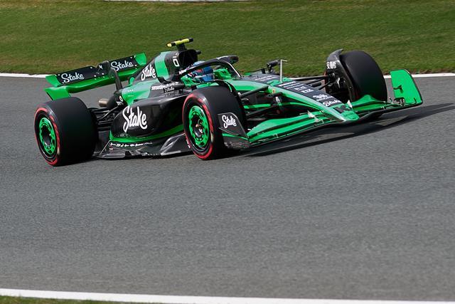 索伯车队翻盘哈斯车队，汉密尔顿刷新纪录