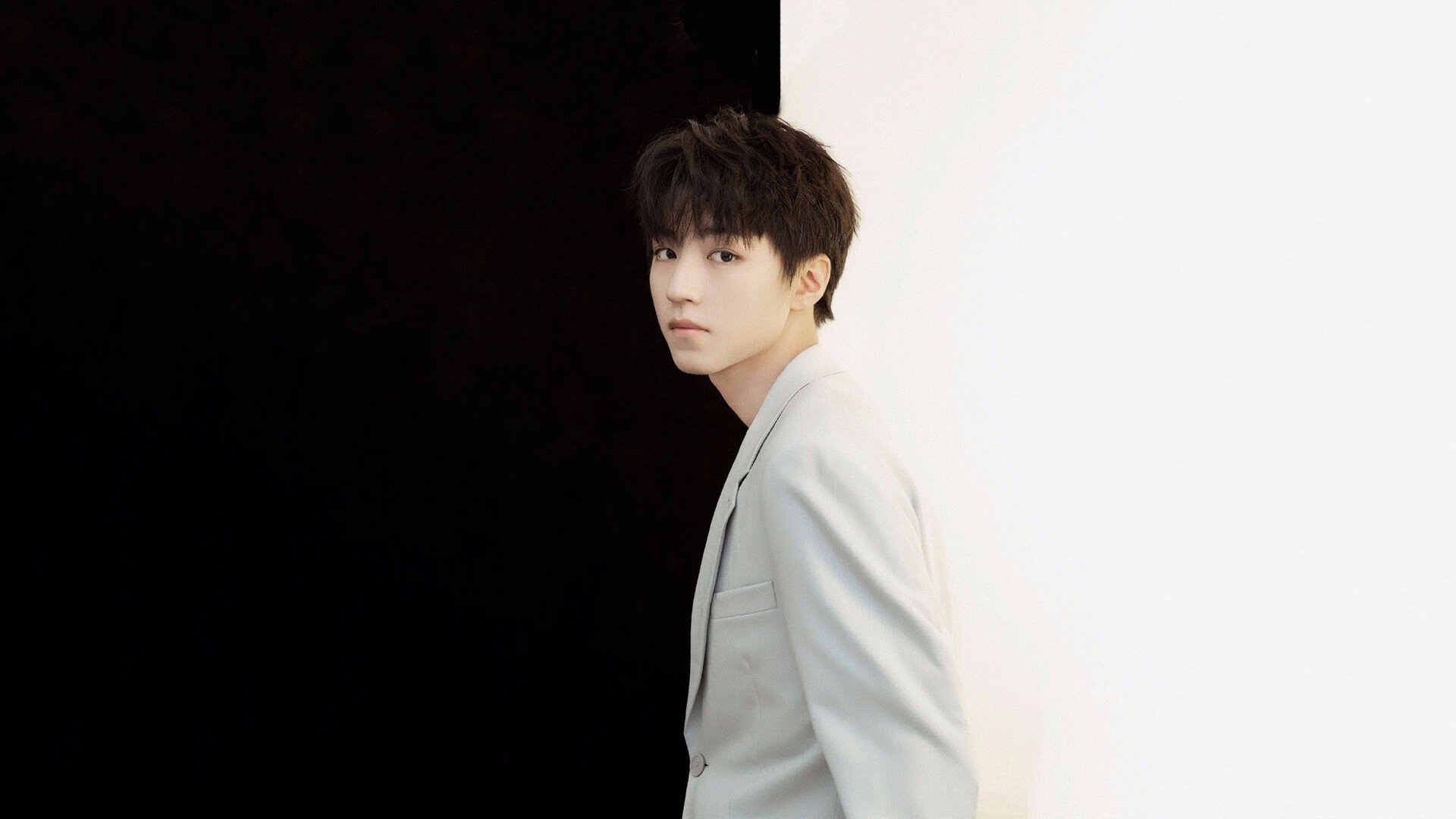 跨界风暴,当足球铁闸德里赫特在NBA总决赛接管比赛