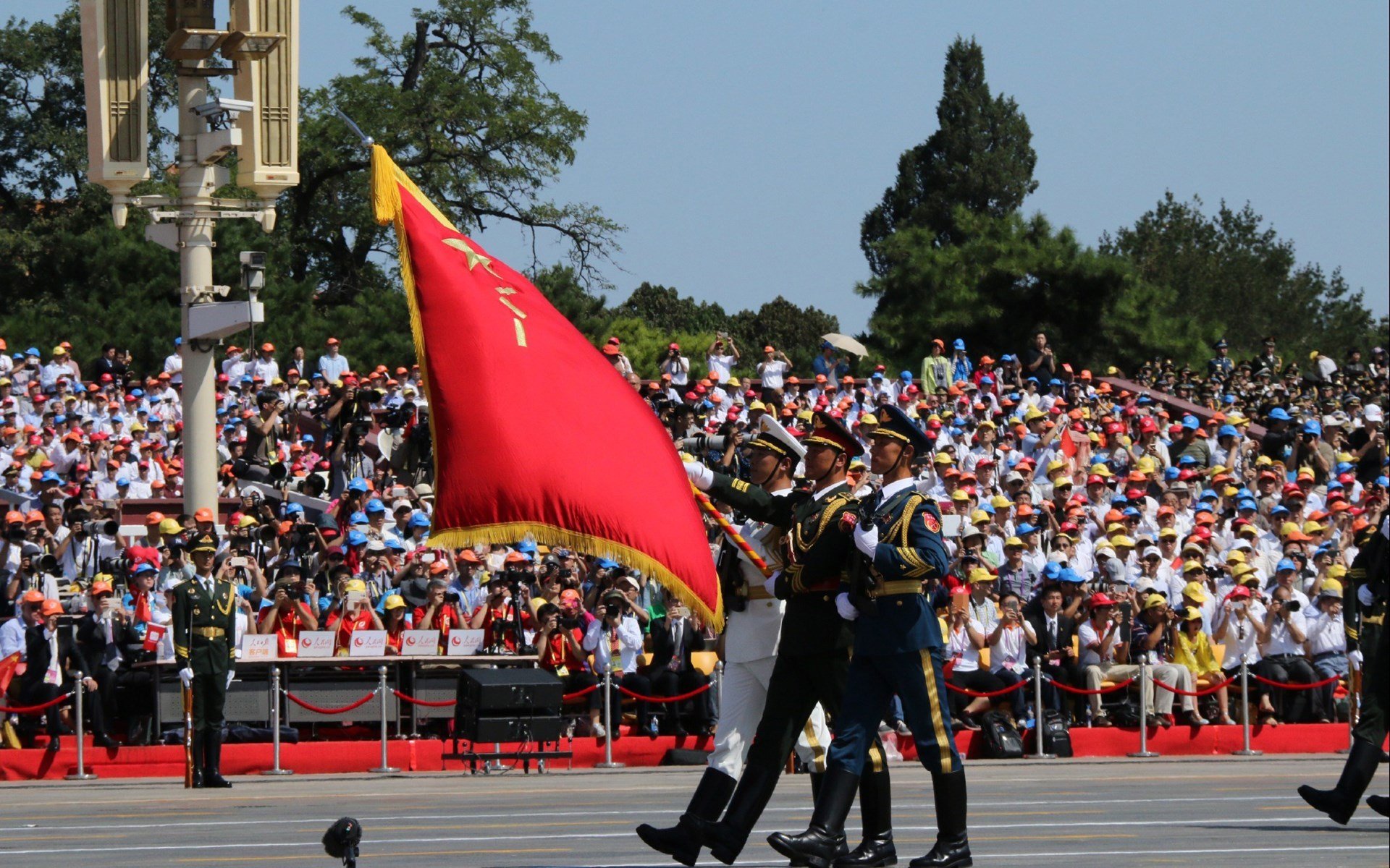 刺破沉默的冰与灼热的网，德罗赞的救赎与步行者的压制美学